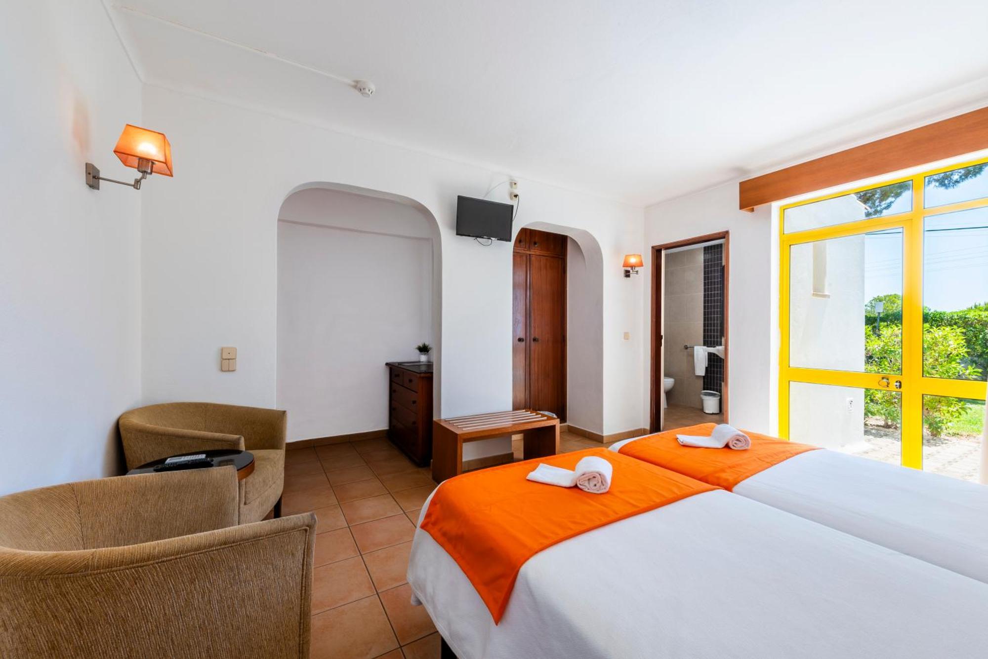 Hotel Pinhal Do Sol Quarteira Exterior foto