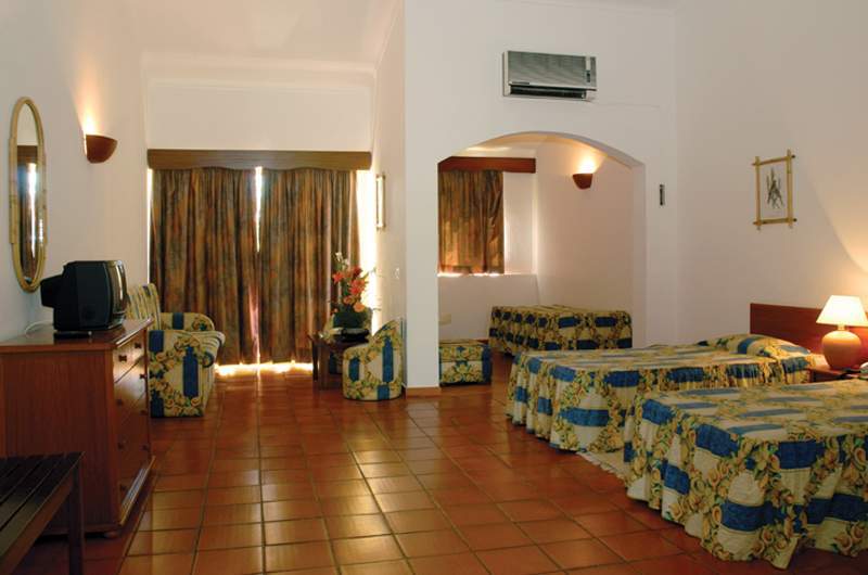Hotel Pinhal Do Sol Quarteira Exterior foto